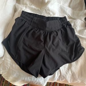 Hotty hot black lululemon shorts